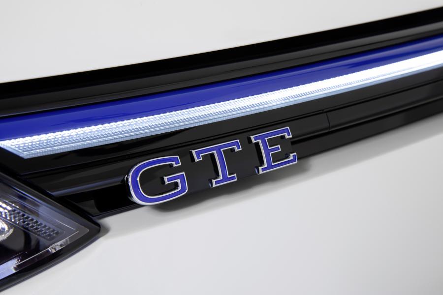 Логотип Volkswagen Golf GTE 2020 года  (WW) (фото 4 из 18)